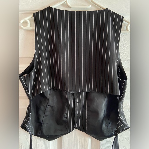 FOREVER 21 Pinstripe Asymmetrical Vest - Picture 3 of 7